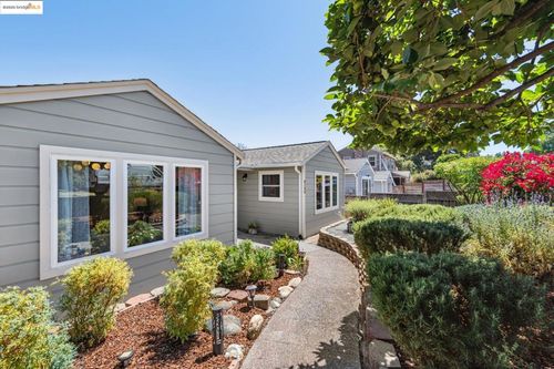 8100 Earl St, Oakland, CA, 94605-3636 | Card Image