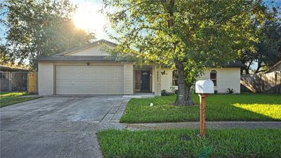 6001 Grassmere Drive, House other with 3 bedrooms, 2 bathrooms and 4 parking in Corpus Christi TX | Image 2