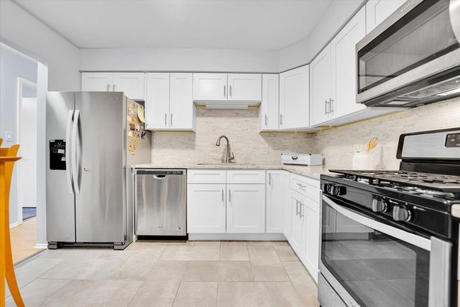 UNIT-114 - 3350 N Carriageway Dr, Condo with 2 bedrooms, 2 bathrooms and 1 parking in Arlington Heights IL | Image 8