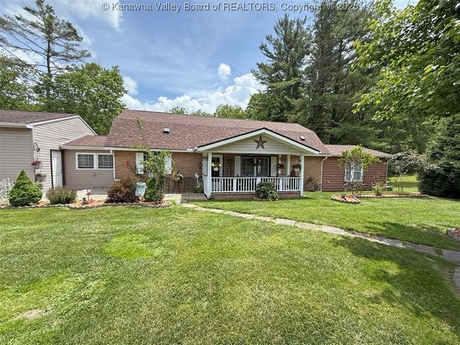 960 Grandview Rd, House other with 4 bedrooms, 3 bathrooms and null parking in Daniels WV | Image 4