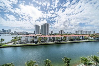 606 - 3250 Ne 188th St, Condo with 3 bedrooms, 5 bathrooms and null parking in Aventura FL | Image 3