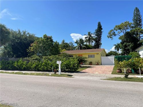 1381 13th Ave N, NAPLES, FL, 34102-3416 | Card Image