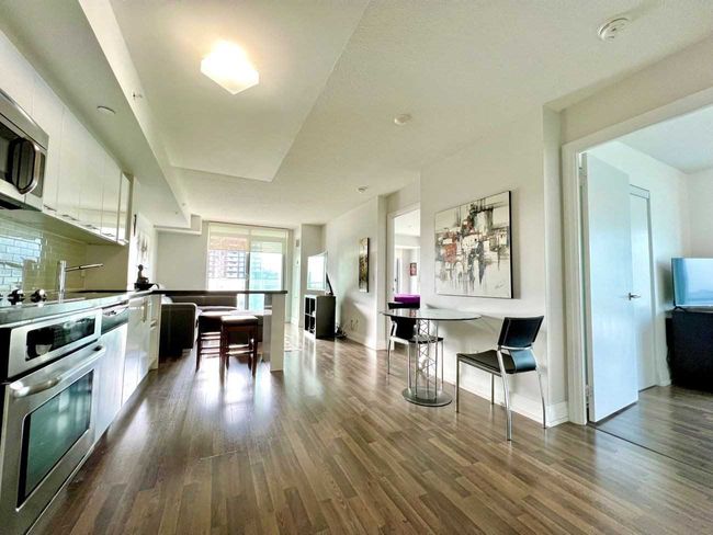 909E - 555 Wilson Ave, Condo with 2 bedrooms, 2 bathrooms and 1 parking in North York ON | Image 8