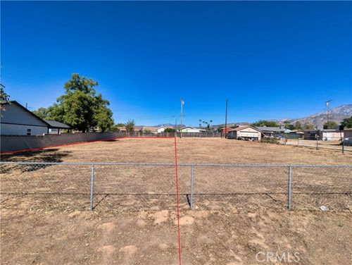  Avenue D, Yucaipa, CA, 92399 | Card Image