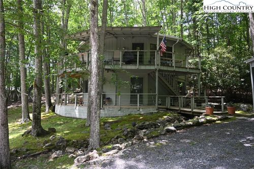 112 Poplar Dr, Beech Mountain, NC, 28604-8166 | Card Image