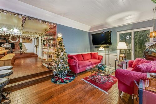 317 S Pine St, Nevada City, CA, 95959-2721 | Card Image