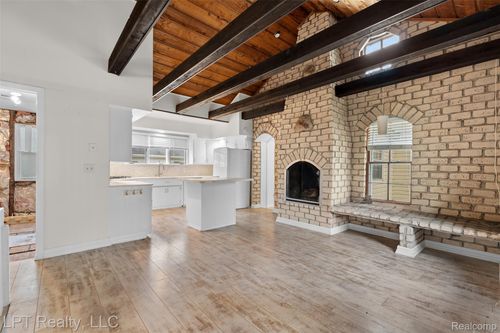 302 N 2nd St, Brighton, MI, 48116-1211 | Card Image