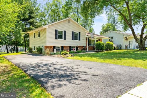 240 Courtney Dr, Elkton, MD, 21921-6229 | Card Image