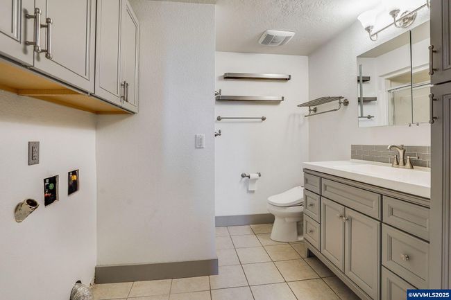 241 Silver Loop, House other with 4 bedrooms, 3 bathrooms and null parking in Silverton OR | Image 36