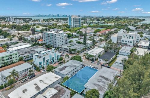 7711 Carlyle Ave, Miami Beach, FL, 33141-2101 | Card Image