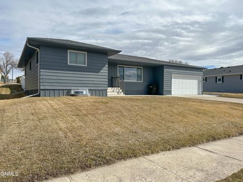 513 Ne 5th St, Linton, ND, 58552-7419 | Card Image
