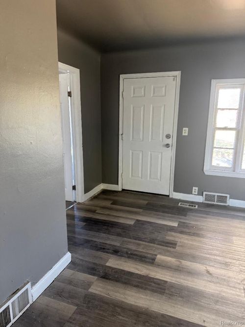 11388 Jackson Ave, Warren, MI, 48089-3030 | Card Image