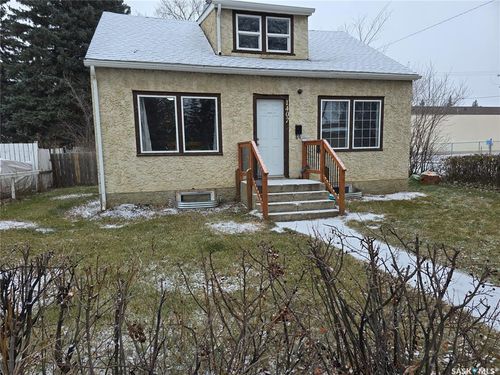 1402 102nd St, North Battleford, SK, S9A1G7 | Card Image