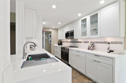 305-2101 E 2nd St, Long Beach, CA, 90803-7313 | Card Image