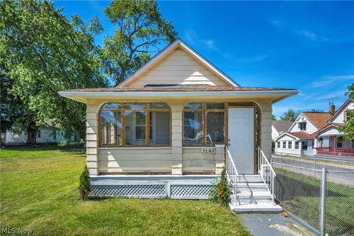 3502 Carlyle Ave, Cleveland, OH, 44109-1404 | Card Image