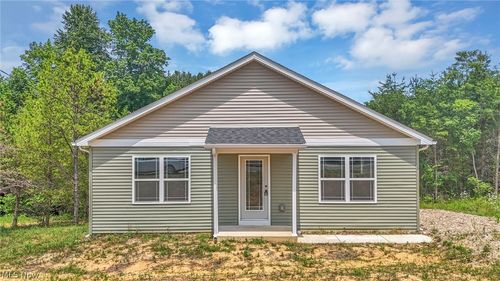 353 Elm St, New Straitsville, OH, 43766-3502 | Card Image