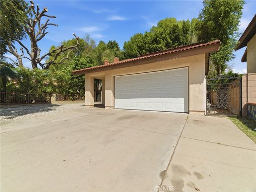 19745 Lull St, Winnetka, CA, 91306-2679 | Card Image