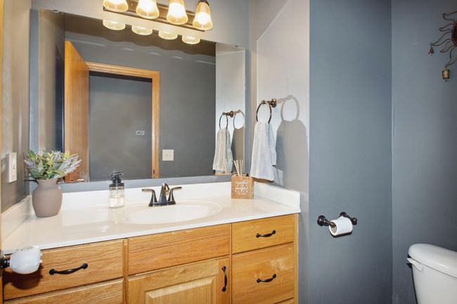 Upper floor full bathroom | Image 16