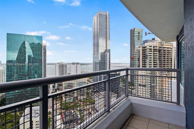 APT-2600 - 60 Sw 13 Th St, Condo with 3 bedrooms, 4 bathrooms and null parking in Miami FL | Image 15