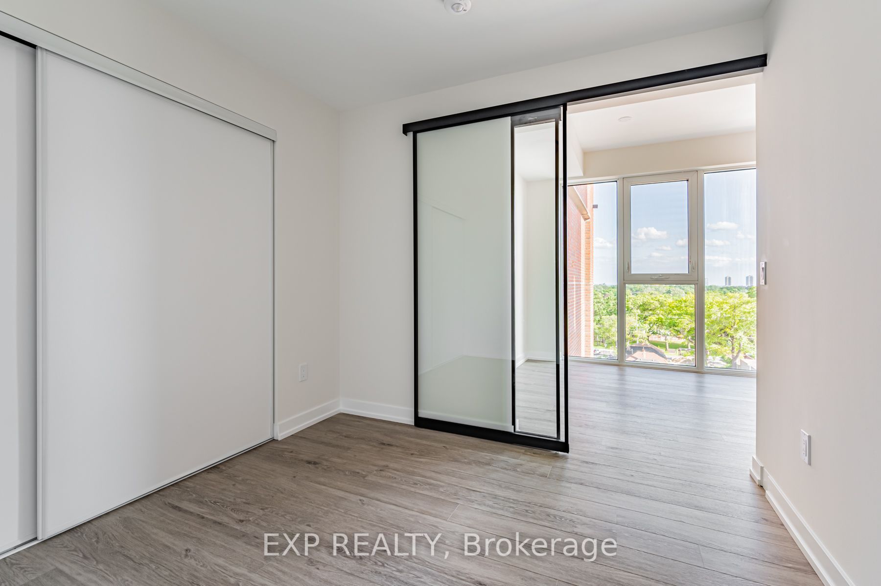 Residential Lease in Toronto W02 5