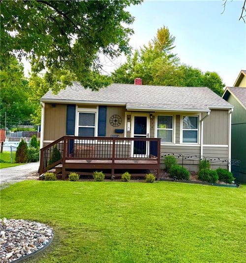 224 82nd St, Kansas City, MO, 64114-2407 | Card Image