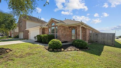 131 Tonkawa Canyon Drive, House other with 3 bedrooms, 2 bathrooms and null parking in La Marque TX | Image 1