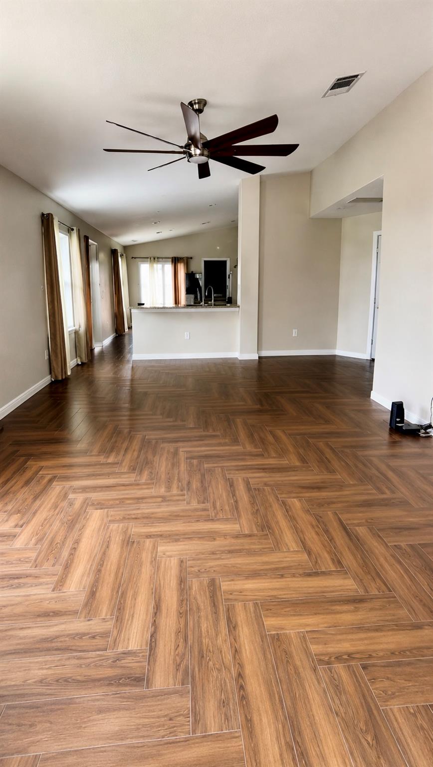 Residential Lease in Manor 5
