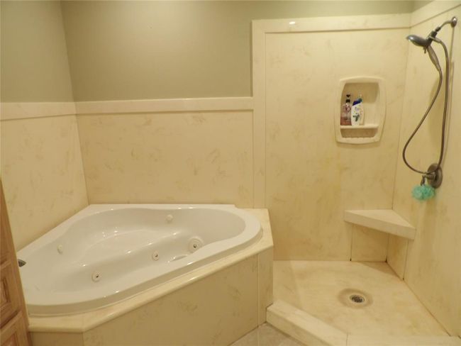 MASTER BATH | Image 9