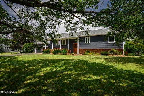 140 Longview Ter, Williamstown, MA, 01267-2915 | Card Image