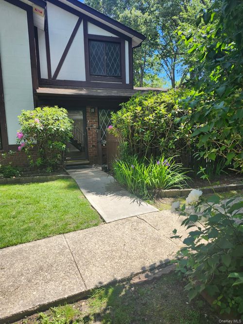 415 Clubhouse Ct, Coram, NY, 11727-3609 | Card Image