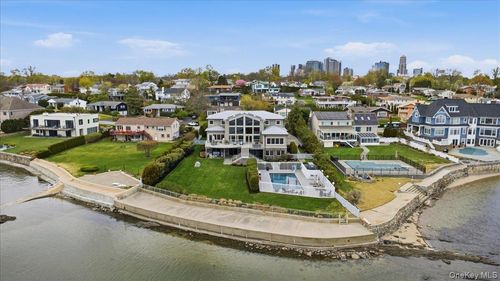 135 Kensington Oval, New Rochelle, NY, 10805-2905 | Card Image