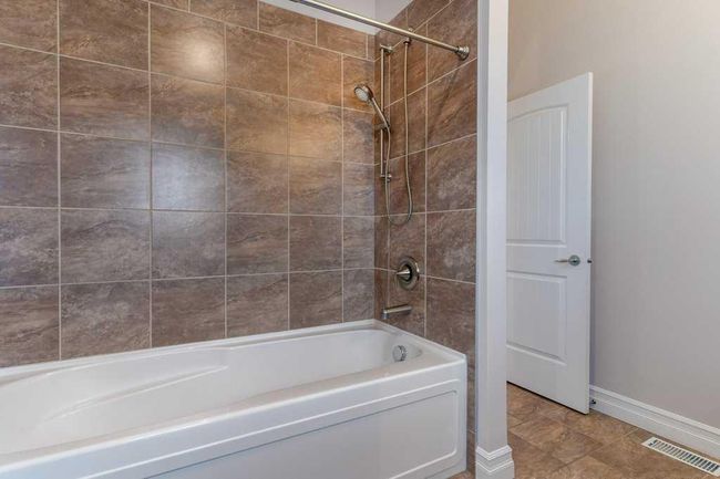 2047 48 Avenue Sw, Home with 3 bedrooms, 3 bathrooms and 2 parking in Calgary AB | Image 34