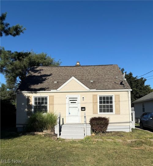 918 Brittain Rd, Akron, OH, 44305-1309 | Card Image