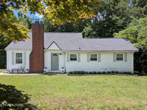 8135 Harmon Rd, Powell, TN, 37849-5376 | Card Image