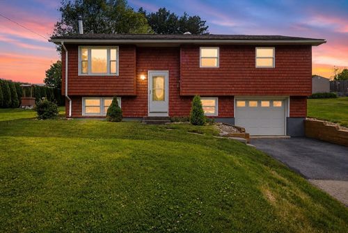 6 Old Farm Rd, Spencer, MA, 01562-1653 | Card Image