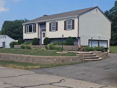 3 Brightman Ln, Dartmouth, MA, 02748-1119 | Card Image