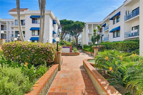 unit-1f-8328 Regents Rd, San Diego, CA, 92122-1336 | Card Image