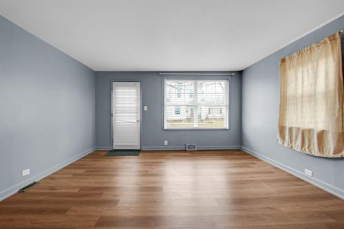 8059 Maple St, Swartz Creek, MI, 48473-1316 | Card Image