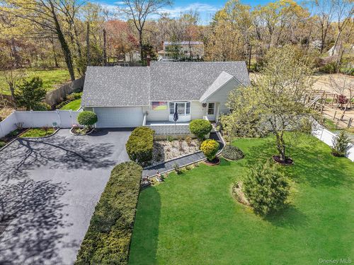 1989 William Floyd Pkwy, Ridge, NY, 11961-2702 | Card Image