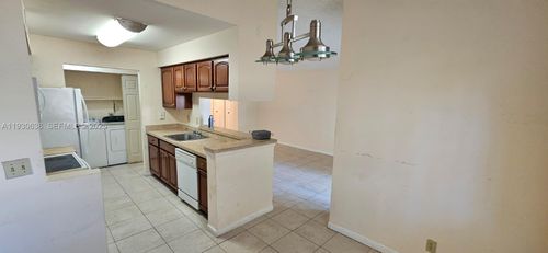 apt-628-9877 Westview Dr, Coral Springs, FL, 33076-2533 | Card Image