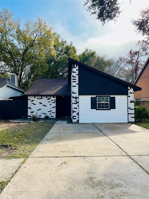 30 Crestbriar Ct, Baytown, TX, 77521-3471 | Card Image