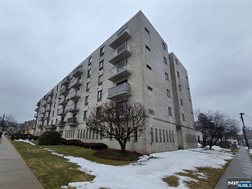 281 Park St, Hackensack, NJ, 07601-4251 | Card Image