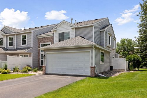 2732 Wagon Wheel Curv, Chaska, MN, 55318-1580 | Card Image