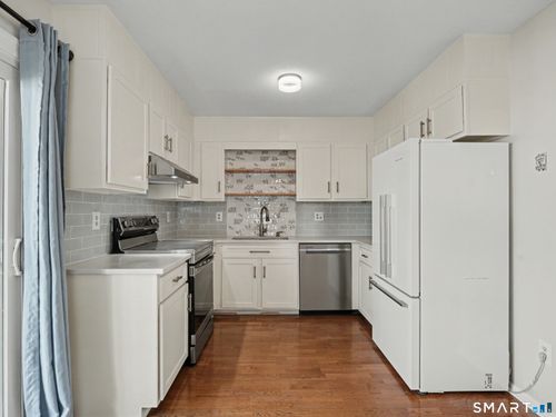1-31 Betts Pl, Norwalk, CT, 06855-1820 | Card Image