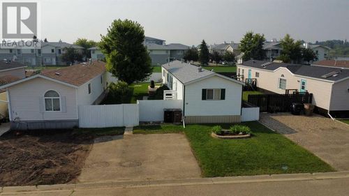 19 Meadow Lake Gate E, Brooks, AB, T1R1E9 | Card Image