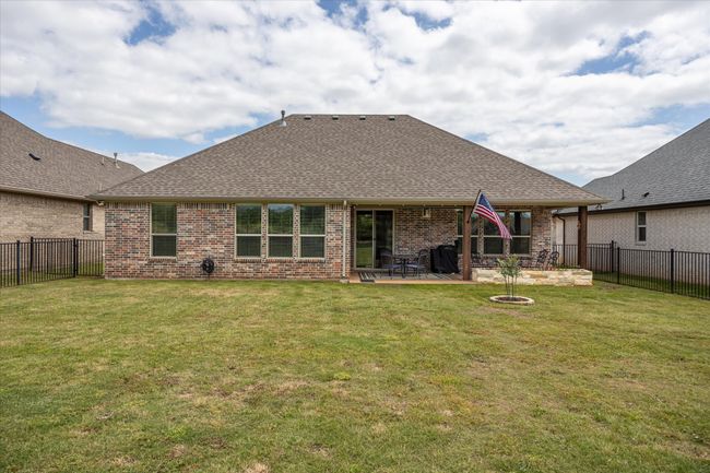 317 Paddle Boat Dr, House other with 4 bedrooms, 2 bathrooms and null parking in Granbury TX | Image 12