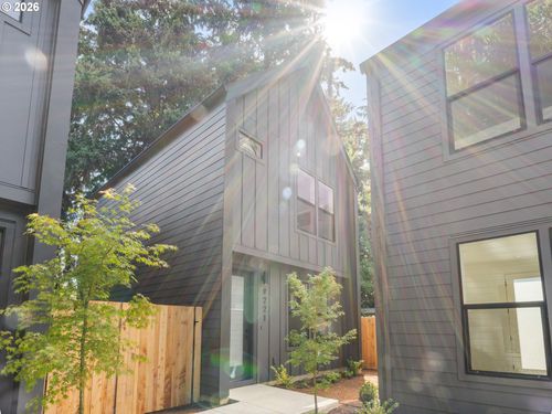 9221 N Seneca St, Portland, OR, 97203 | Card Image