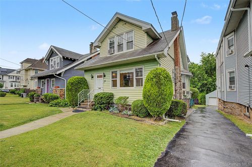 40 Dewey Ave, New Rochelle, NY, 10801-1915 | Card Image