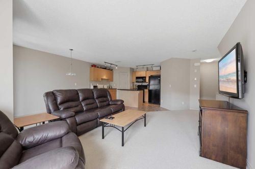 18 Auburn Bay Common Se, Calgary, AB, T3M0M3 | Card Image