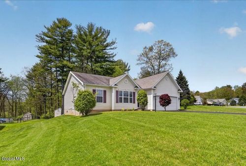 1 Slatestone Dr, Scotia, NY, 12302-3250 | Card Image